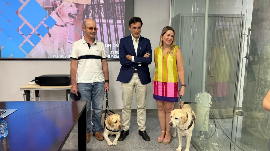 Los usuarios de perros guia en la Región tendrán una ayuda pionera