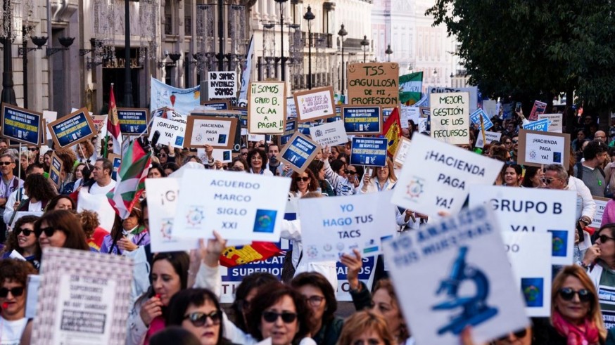 Huelga y concentración en la Arrixaca de los técnicos sanitarios y auxiliares administrativos 