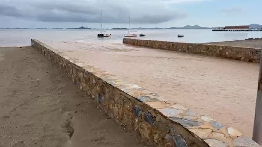 El episodio de lluvias baja la salinidad del Mar Menor