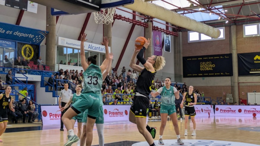 El Estepona sorprende al Hozono Global Jairis (76-79)