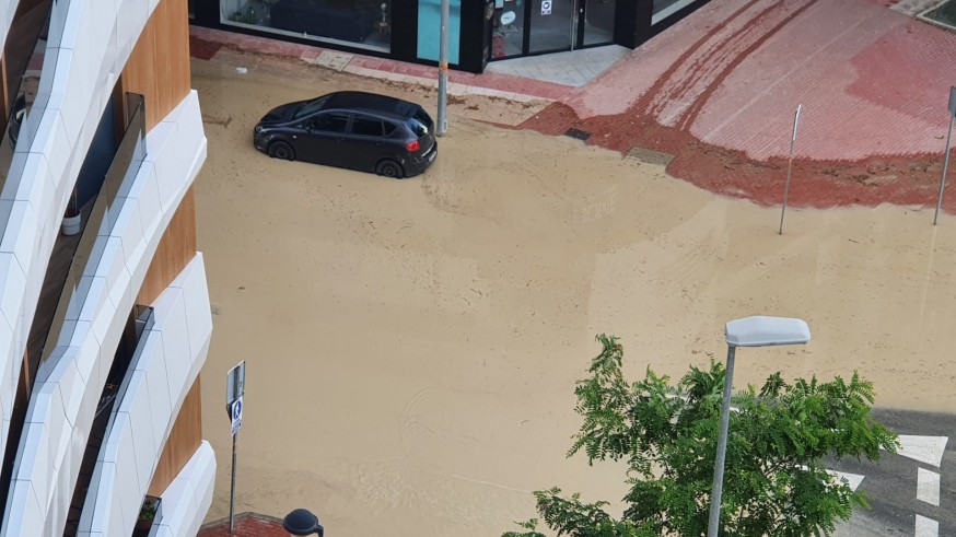 Acumulación de agua en una zona de Juan de Borbón en Murcia