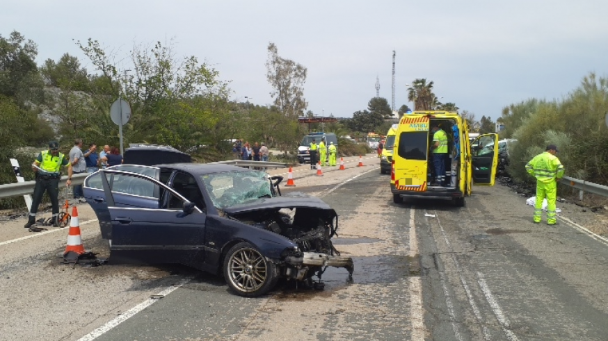 Un fallecido y dos personas heridas en un accidente de tráfico en Lorca