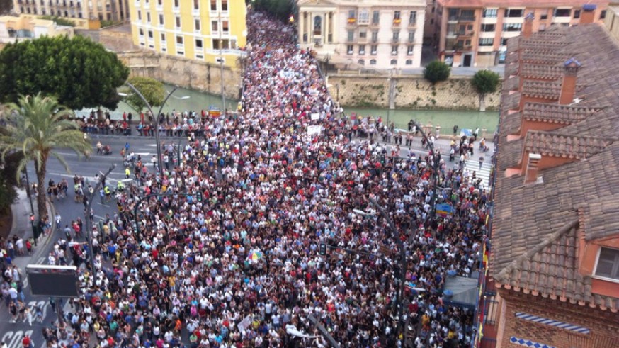 Manifestación contra el AVE en superficie