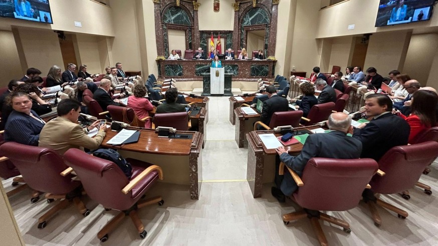 PP y Vox piden derogar el decreto de la sanidad universal