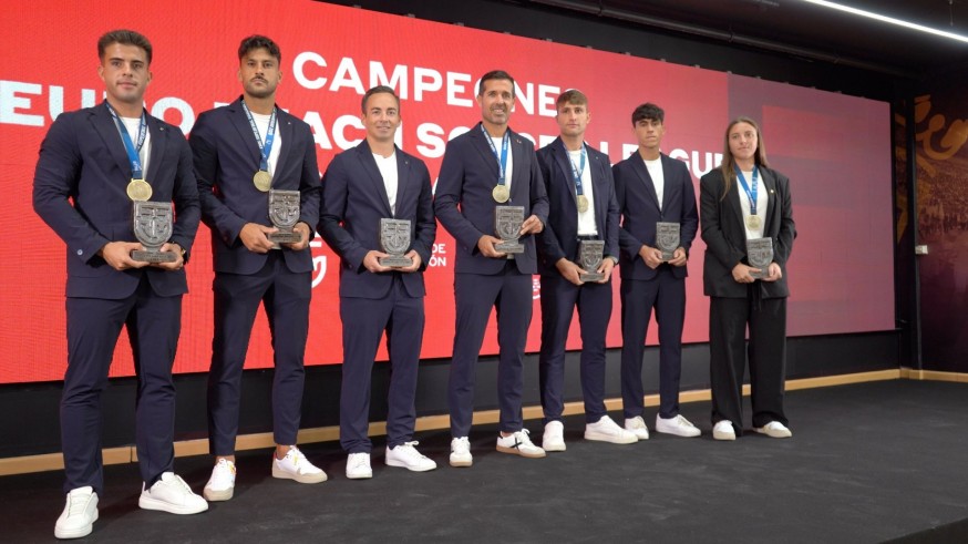 La federación murciana homenajea a los campeones de fútbol playa