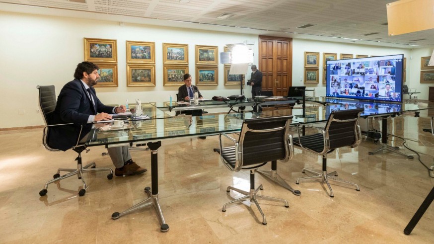 Reunión telemática entre López Miras y los alcaldes.