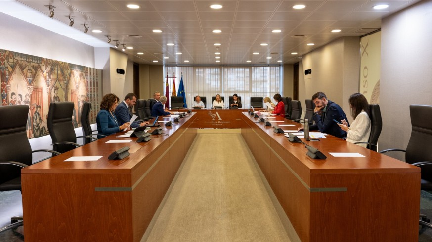 La Asamblea Regional, al día. Luto oficial por el accidente de tren de Toledo
