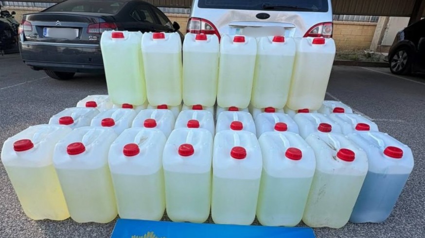 Interceptados en Águilas con 700 litros de combustible presuntamente destinados a embarcaciones del narcotráfico