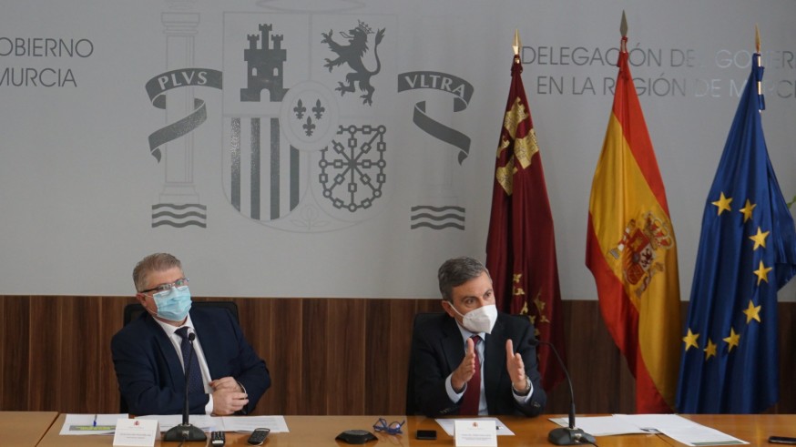 Pedro Saura junto a José Vélez en rueda de prensa.