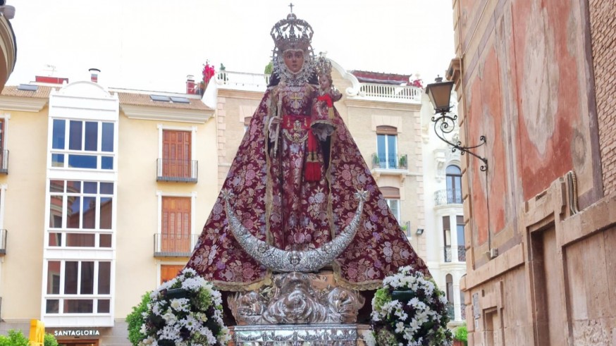 La Virgen de la Fuensanta ya va de vuelta a su santuario en el monte