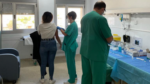 Administración de vacuna contra la covid en Cartagena. Foto: SMS