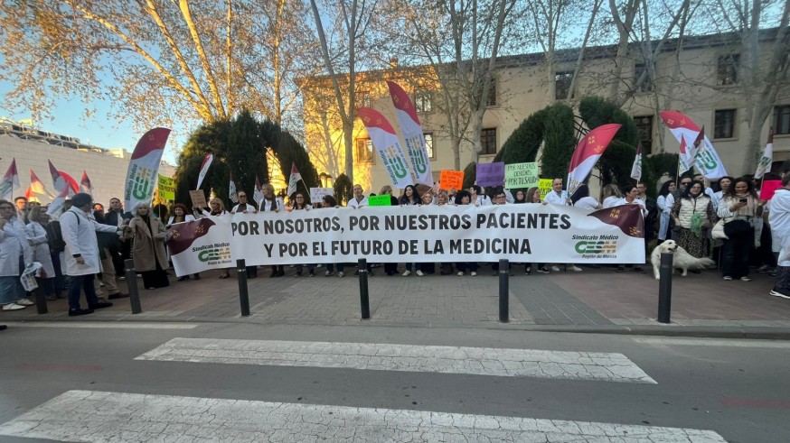 Los médicos salen a la calle en Murcia para exigir mejoras laborales