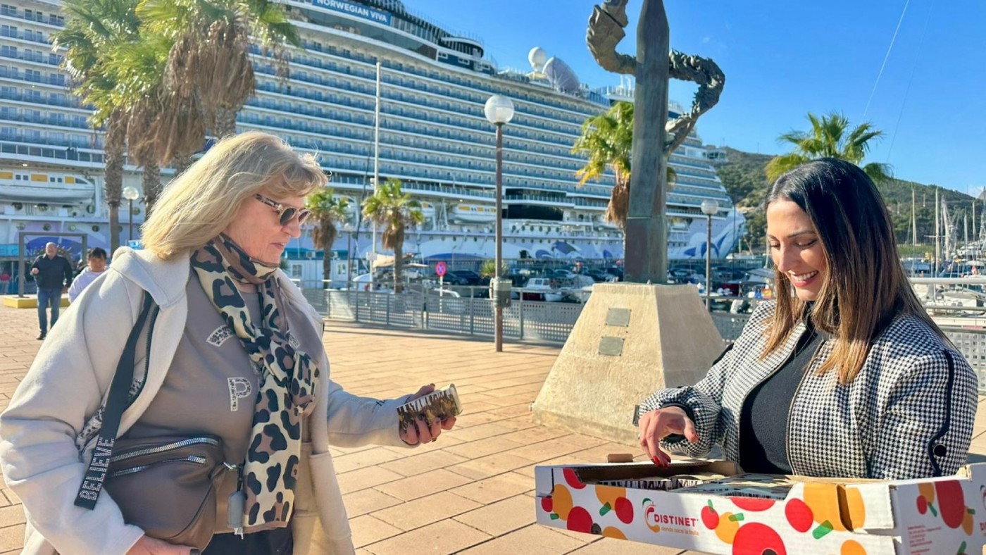 Uva de mesa para los cruceristas en el Puerto de Cartagena