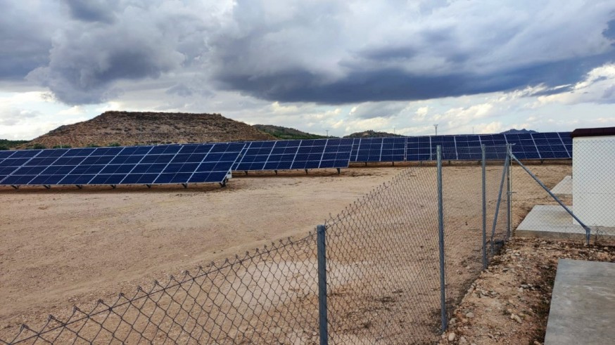 TARDE ABIERTA. La primera instalación fotovoltaica social de España comienza a funcionar en Yecla