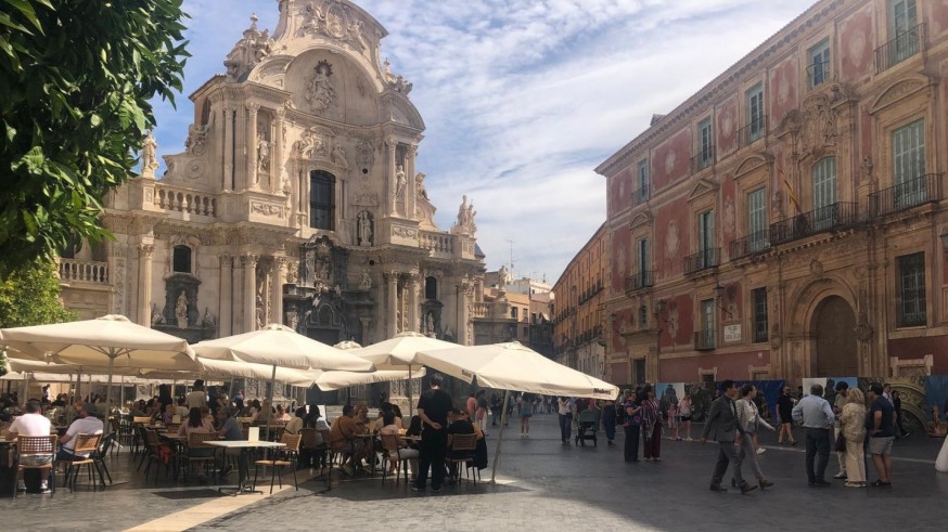 El Puente deja llenos los hoteles de la ciudad de Murcia