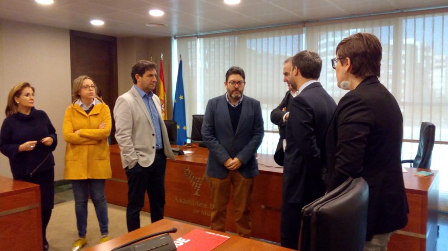 Reunión de la comisión del AVE en la Asamblea