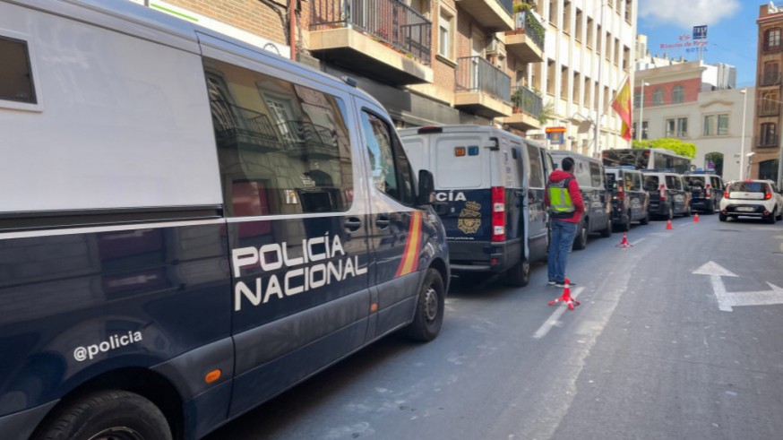 Despliegue policial en una operación contra la explotación laboral en Murcia