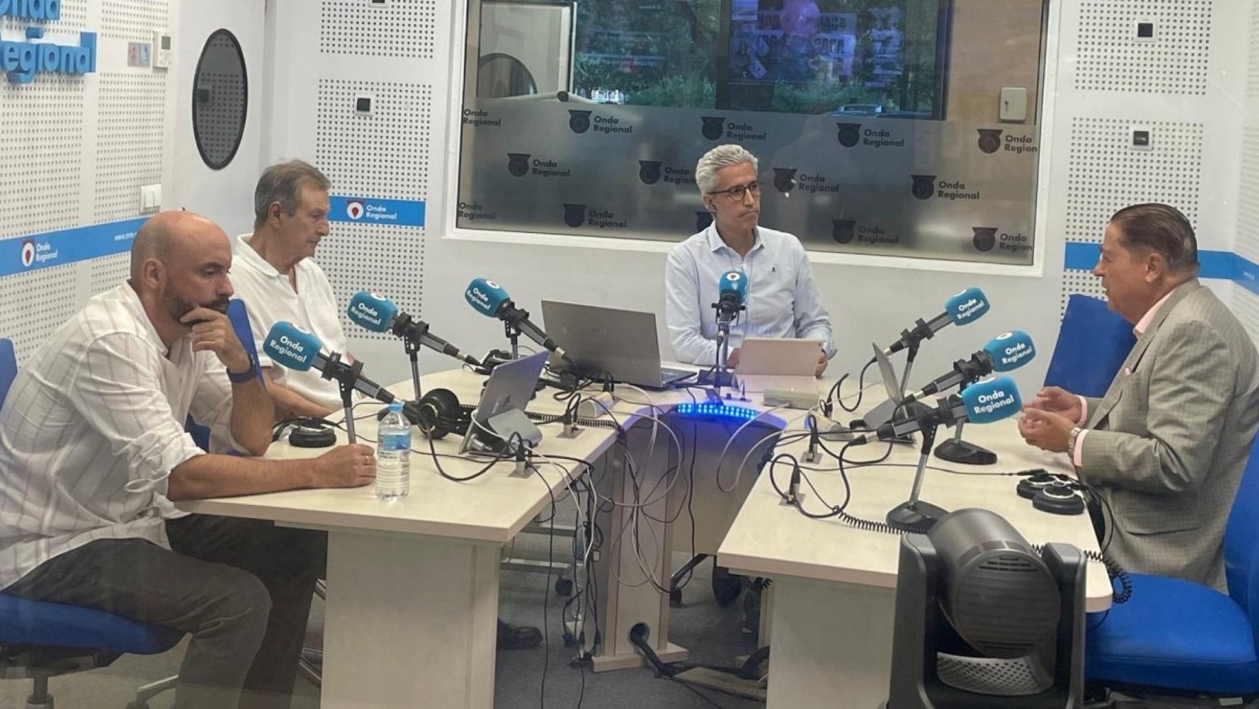 Pedro de los Santos, Pepe Ruiz y Juanjo Pelegrín analizan las noticias del día en Onda Regional de Murcia