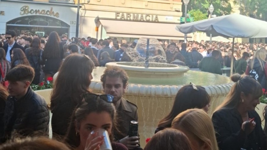 El tardeo de Nochebuena abarrota plazas y calles en las principales ciudades 