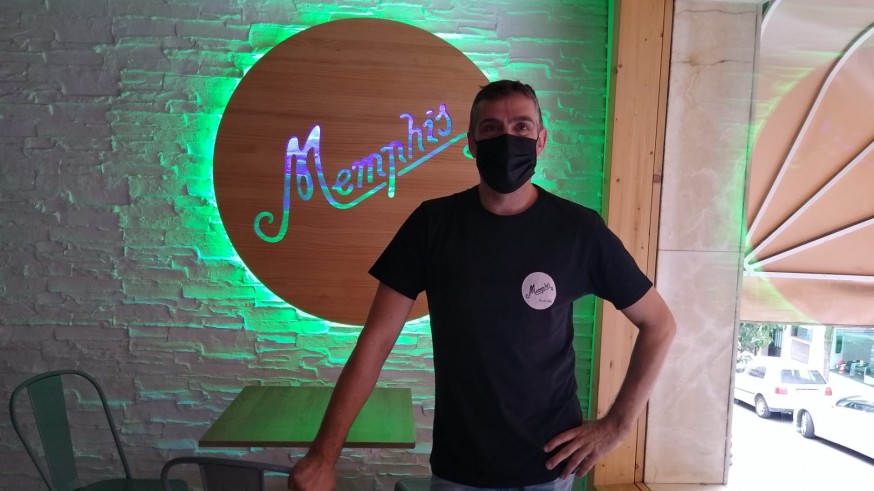 Raúl Lucas Domene en su establecimiento