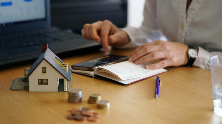 La compraventa de viviendas se frena donde los salarios no soportan los precios 