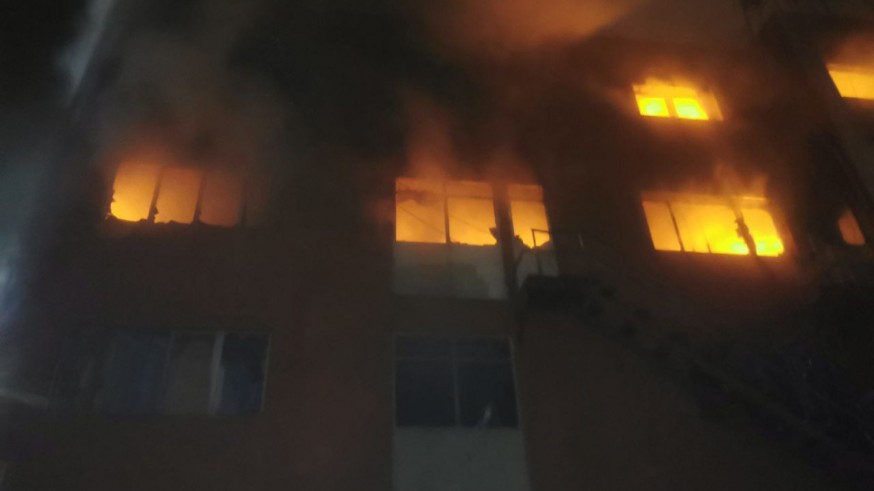 incendio de la nave industrial abandonada en Badalona