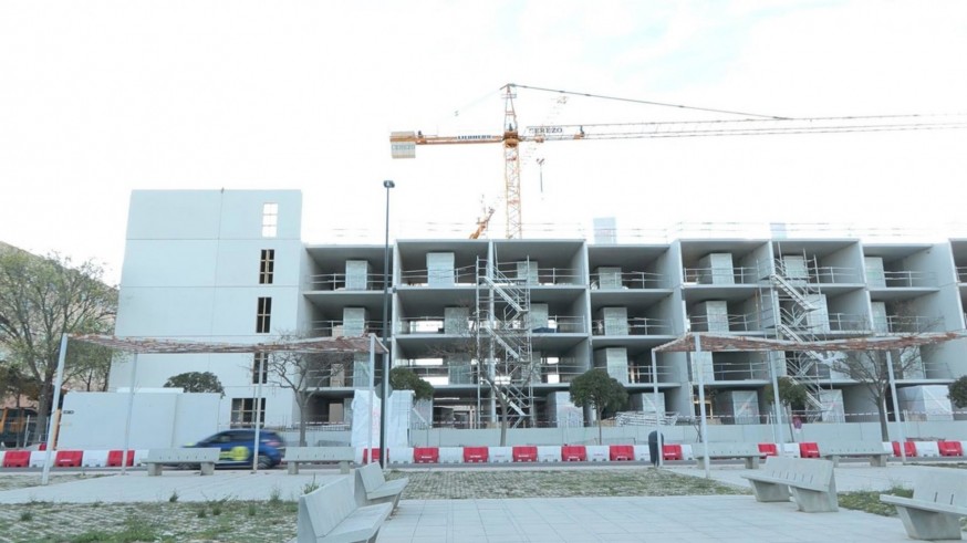 Tildan de contraproducente, improvisado e ideológico el decreto de vivienda