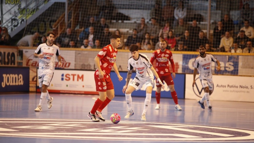 ElPozo reacciona con orgullo y remonta en Noia