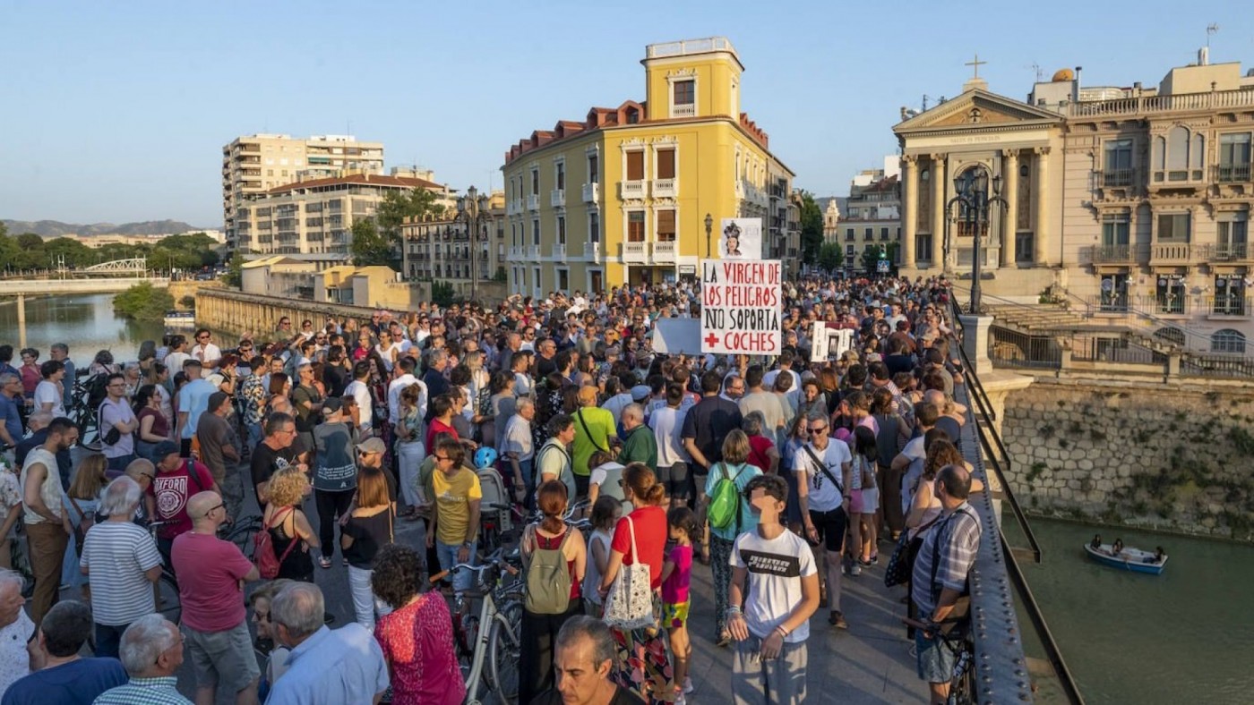 Protesta contra la reapertura del Puente Viejo de Murcia