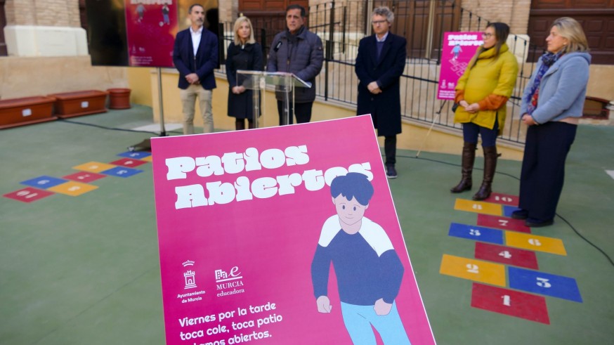 Abren los patios de 16 colegios de Murcia los viernes por la tarde