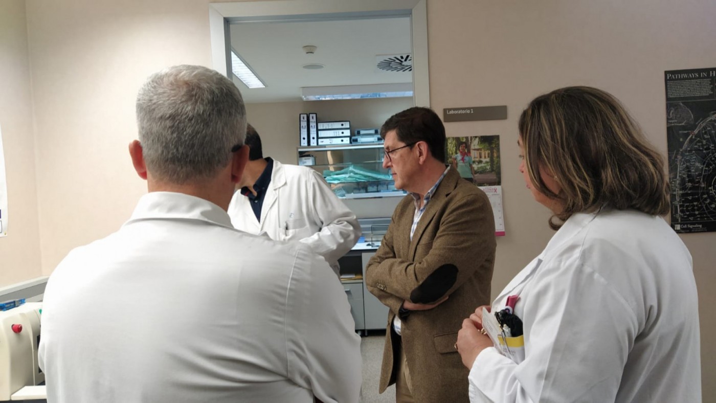Villegas durante una visita este lunes al hospital de Santa Lucía de Cartagena