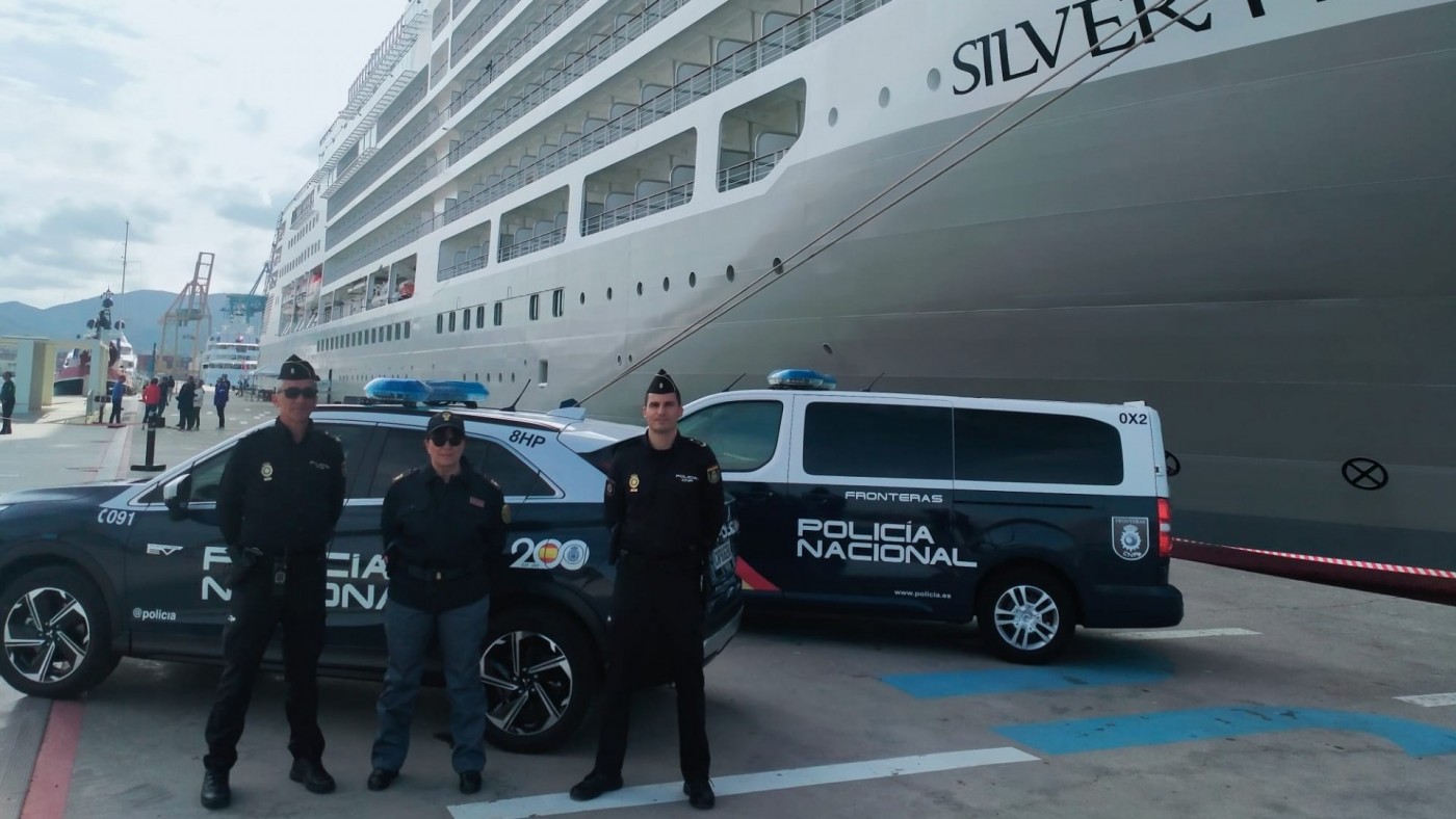 Agentes de la Policía italiana patrullan esta Semana Santa en Cartagena 