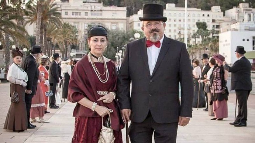 José Antonio Martínez El Cachimanero y miembros de la asociación de modernistas