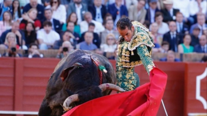 El fuego no apaga el brillo del toreo