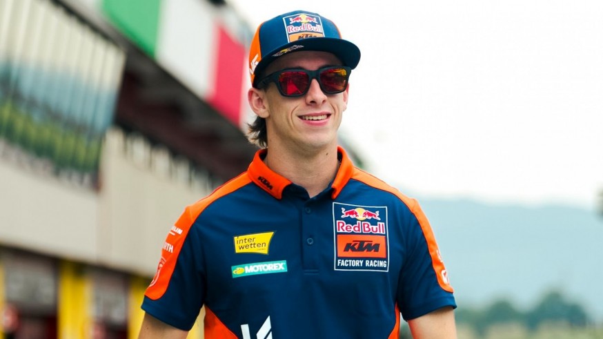 Acosta: "Ir a Ducati es un honor y compartir box con Marc, un sueño"