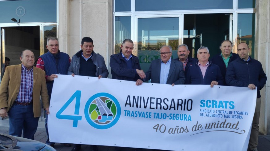 Miembros de COAG y del Sindicato Central de Regantes esta mañana en la sede de la organización agraria