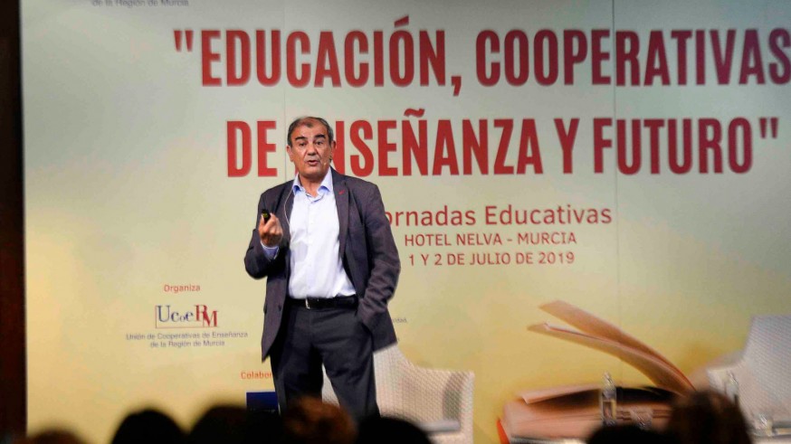 PLAZA PÚBLICA. UCOMUR informa: Sin noticias sobre el comienzo del curso escolar