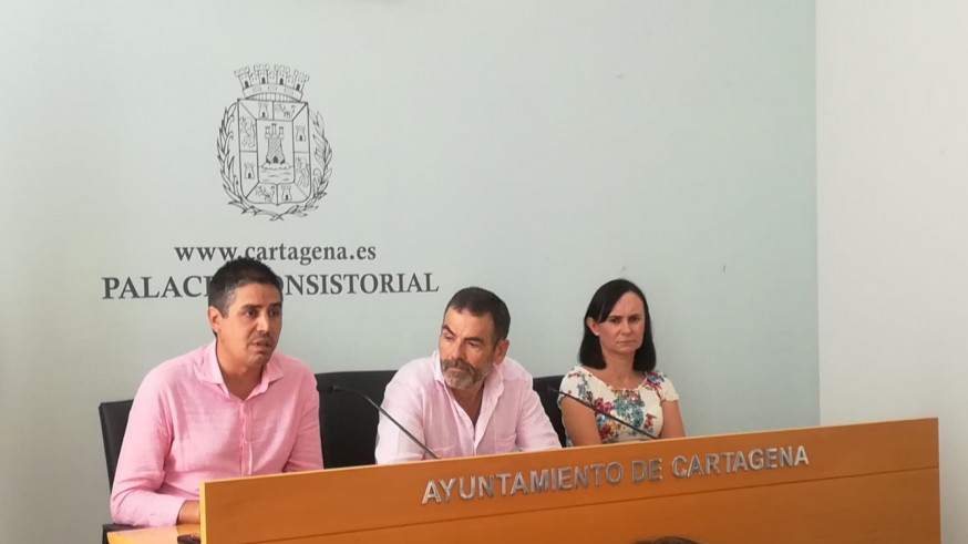 Jesús Giménez, José López e Isabel García en la sala de prensa del Palacio Consistorial