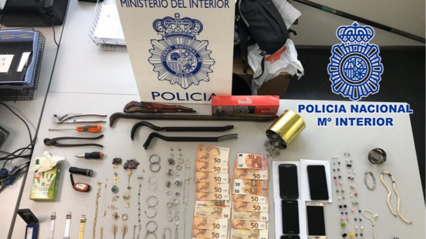 Algunos de los efectos recuperados en la operación.