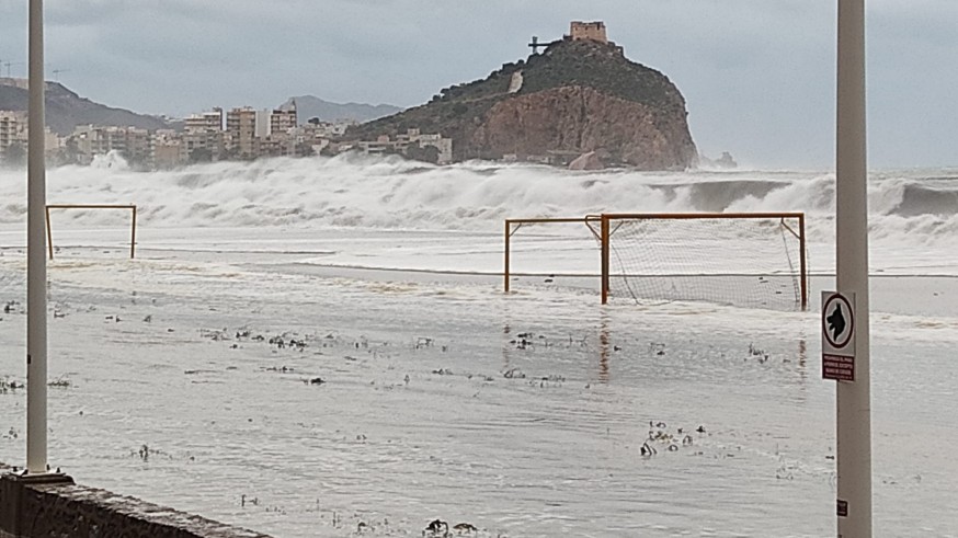 El Gobierno central destina 650.000 euros para reponer arena de las playas tras el temporal y reparar daños del temporal
