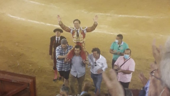 Rafaelillo sale a hombros en Castellón