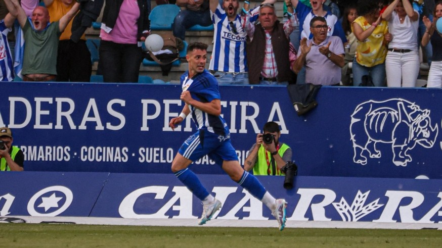 Álvaro Bustos buscará en el Real Murcia su cuarto ascenso a Segunda