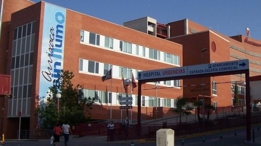 Un trabajador, en la UCI tras caer desde un tejado en Fortuna