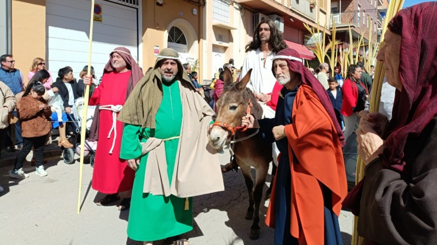 Jumilla disfruta su Semana Santa Internacional con una emotiva y multitudinaria procesión de Las Palmas