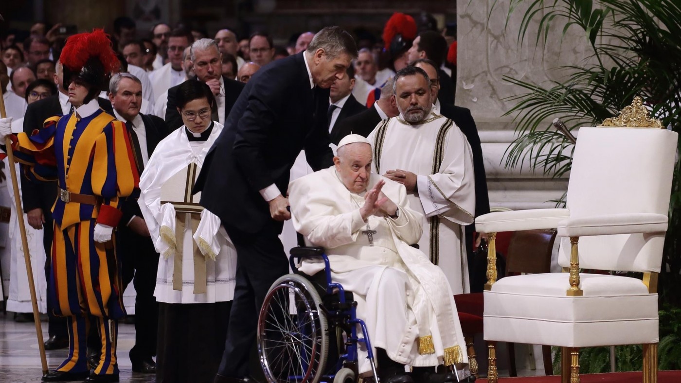 El Papa no acudirá al Vía Crucis en el Coliseo por el "intenso frío"