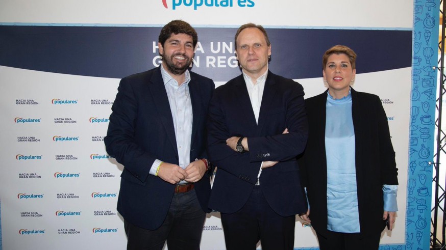 Miras junto a Lacalle y Arroyo.