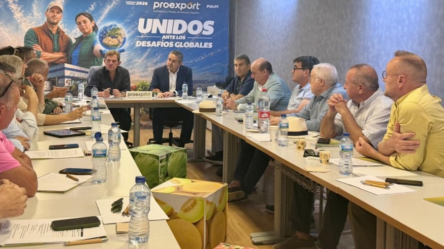 Buendía se reúne con Proexport con el agua y el Mar Menor como prioridades