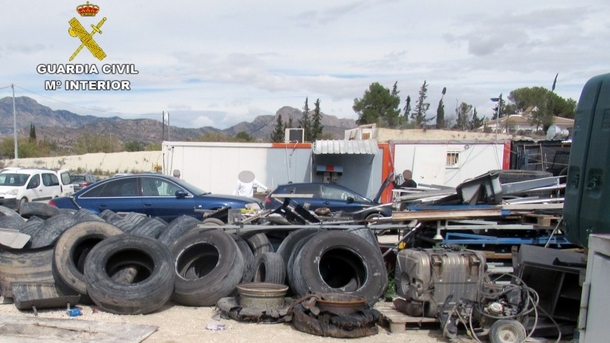 Localizado en Fortuna dentro de un contenedor de camión un taller clandestino de reparación de vehículos 