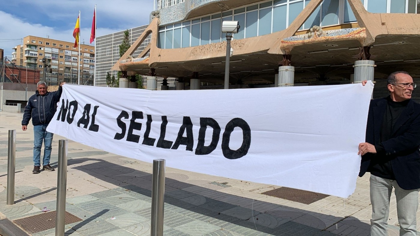 La Asamblea Regional reclama la retirada de los estériles de la bahía de Portmán 