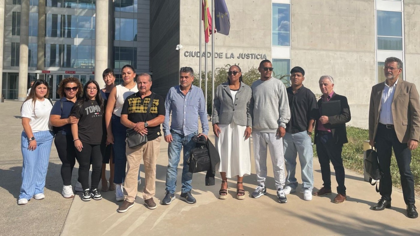 Los familiares de las víctimas del incendio de Atalayas piden a la jueza que investigue al Ayuntamiento
